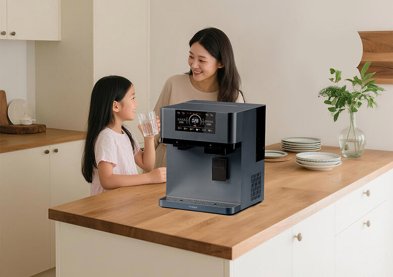 Thị trường Việt xuất hiện máy lọc nước để bàn “5 trong 1”: Làm đá viên siêu tốc chỉ trong 8 phút