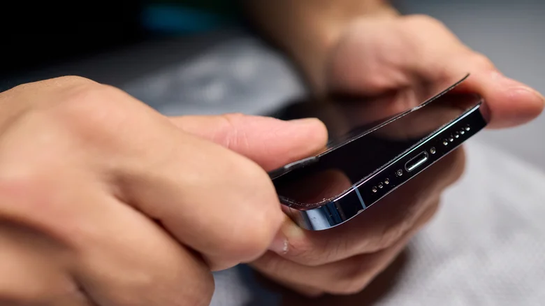 Đừng mua miếng dán bảo vệ màn hình smartphone nếu thiếu tính năng này